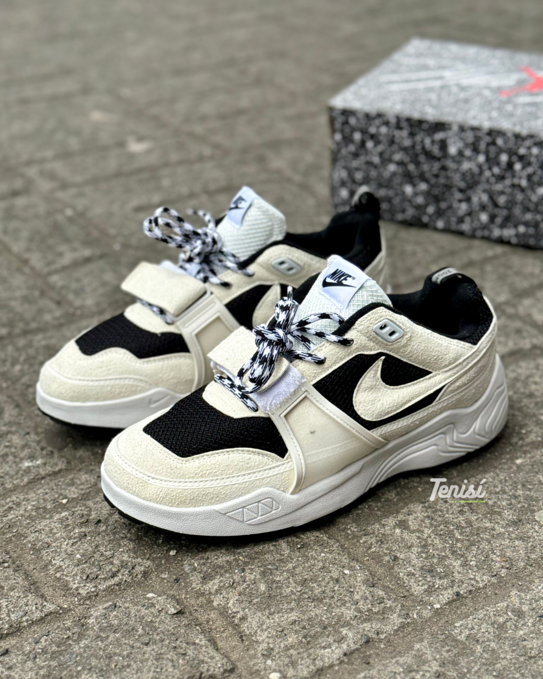 Nike Air Zoom “Cactus Jack Panda” x Travis Scott (Sample)