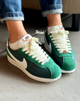 Nike Cortez “Green” vista 6