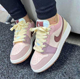Nike Air Force 1 Low Vinotinto para Dama – Zapatillas Urbanas Elegantes y Cómodas vista 2