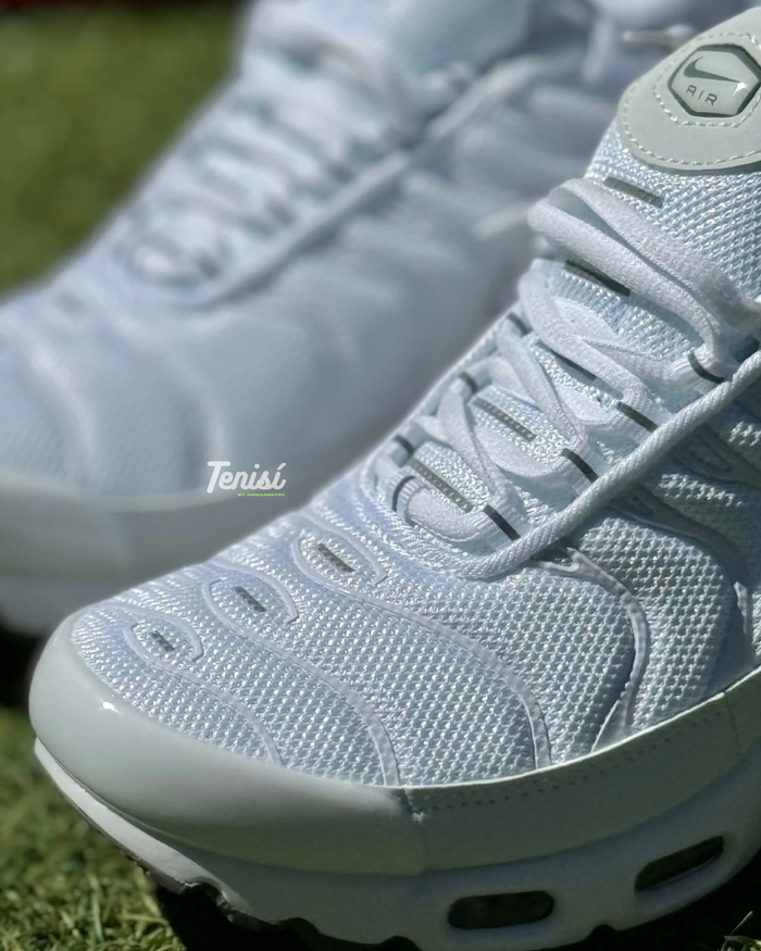 Nike Air Max TN “Triple White” look 2