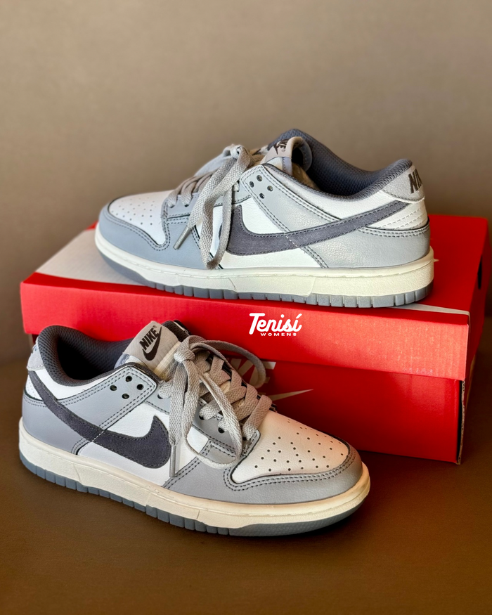 Nike Dunk Low "Light Carbon" look 1