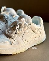 OFF-WHITE Training Low “Triple White” vista 7