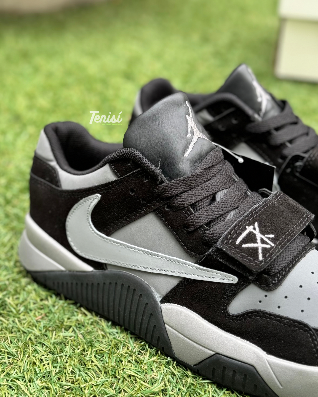 Jordan x Travis Scott “Black” (amostra)