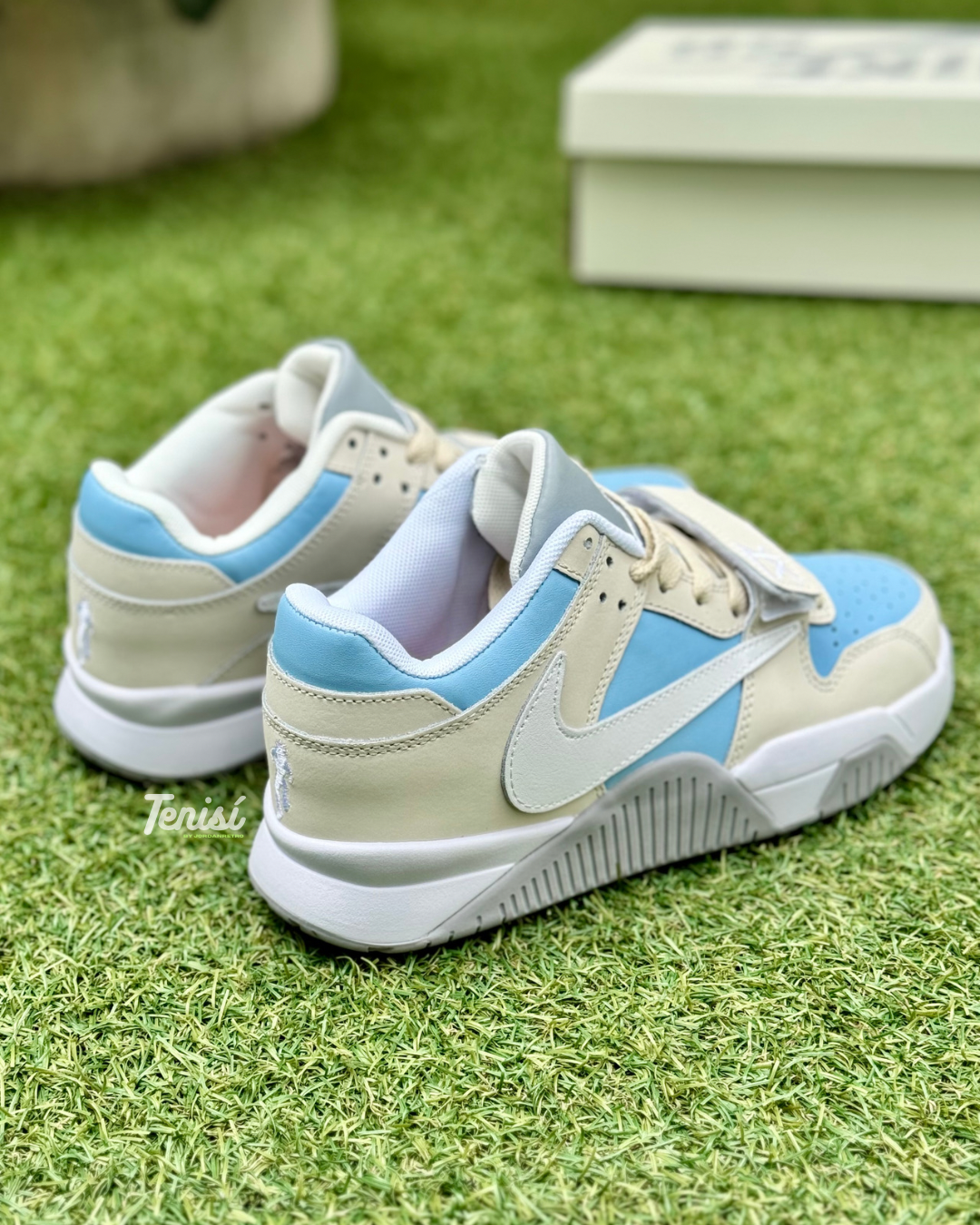 Jordan x Travis Scott “Blue” (Sample)