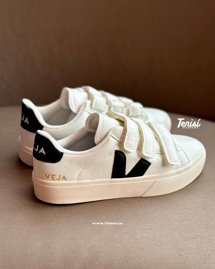 VEJA “Velcro” look 3