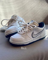 Nike Dunk Low x Tenisí “Grey” vista 1