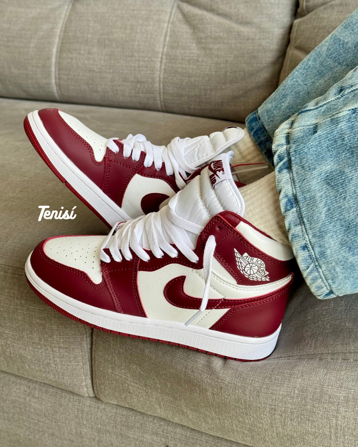 Nike Jordan 1 High x Tenisi “Granate” look 3