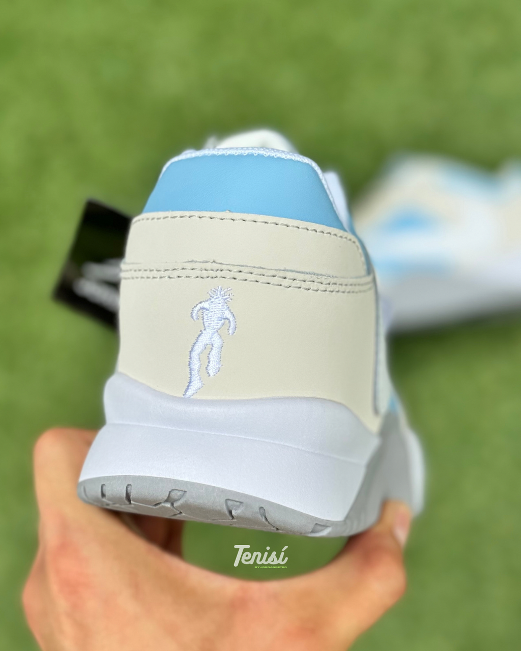 Jordan x Travis Scott “Blue” (amostra)