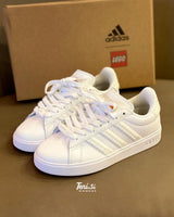 adidas Grand Court x Lego “Triple White” vista 1