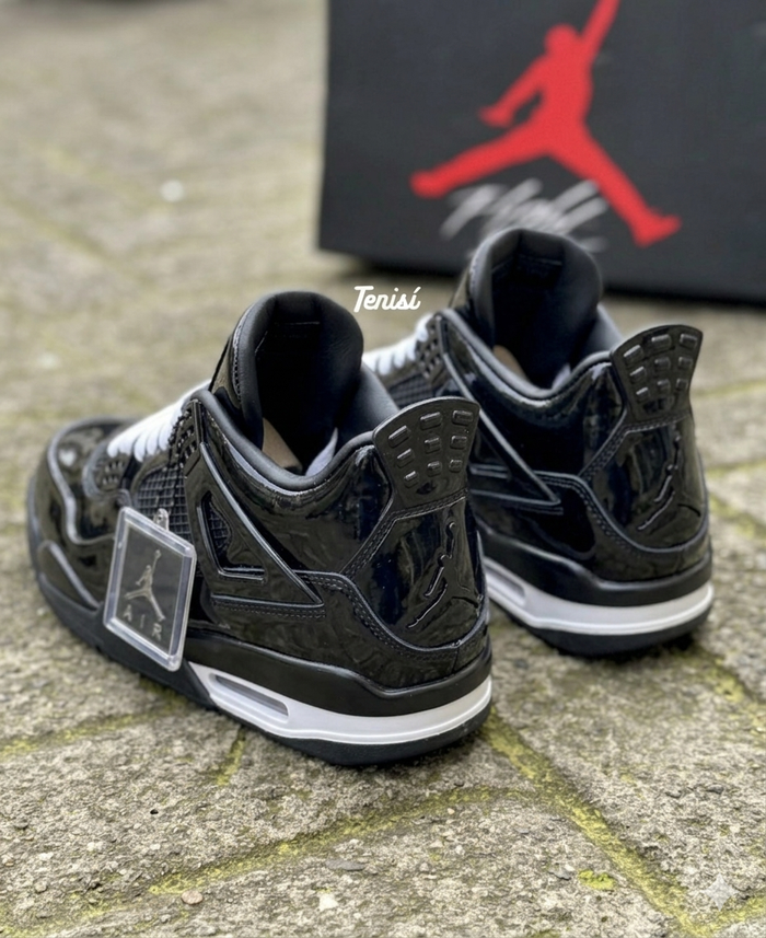 Air Jordan 4 “Black Edition” look 1
