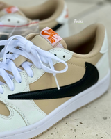 Air Jordan 1 x Travis Scott “Pale Vanilla” vista 2