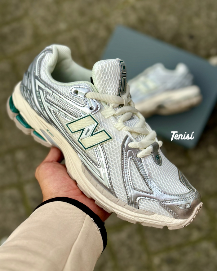 New Balance 1906R Platinum look 3