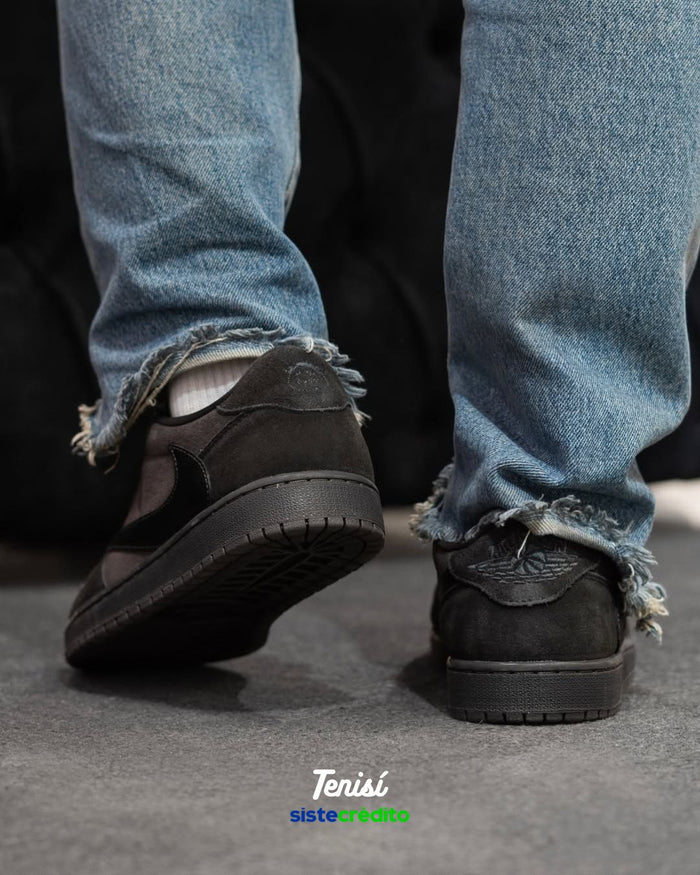 Air Jordan 1 x Travis Scott “CAFE" look 4