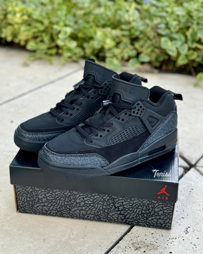 Jordan Spizike Low own “Black Cat”