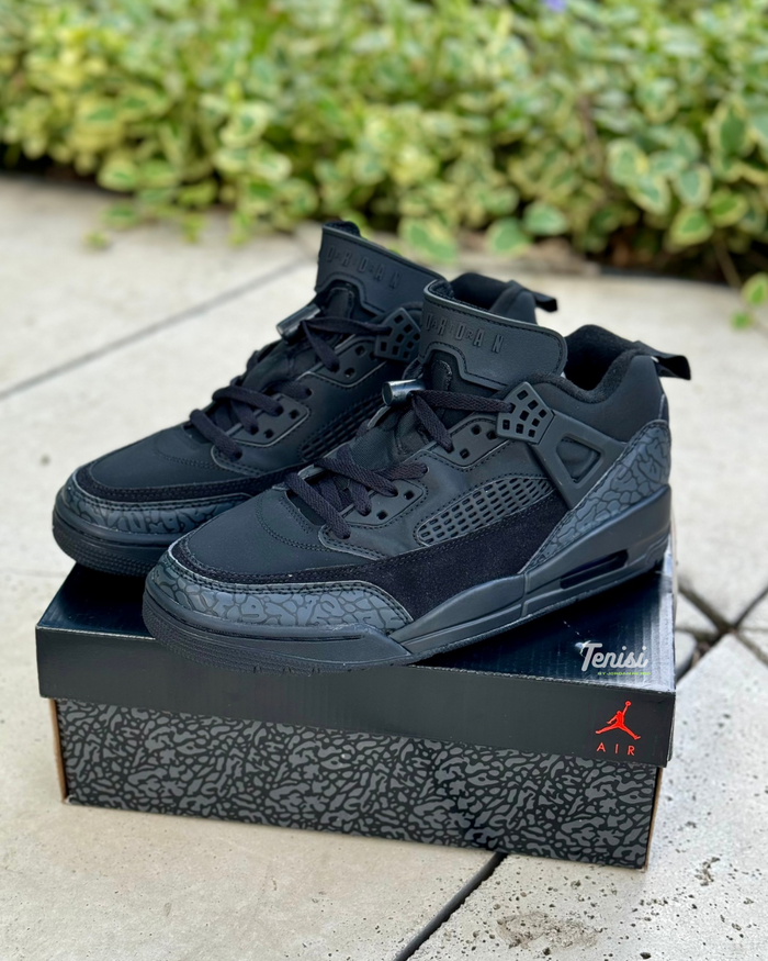 Jordan Spizike Low own “Black Cat” look 3