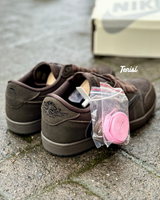 Air Jordan 1 x Travis Scott “Velvet Brown” vista 2