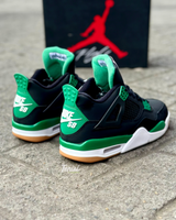Nike SB x Air Jordan 4 “Pine Black” vista 3