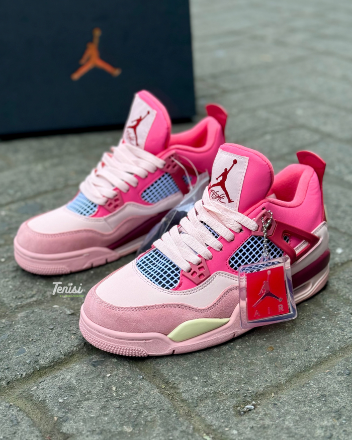 Air Jordan 4 “ triple Pink” (Sample) look 3