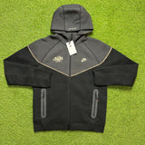 Nike Syna Tech Fleece Central Cee Black Gold vista 1