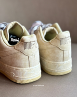 NIKE AIR FORCE 1 LOW NAI-KE TAN CANVAS vista 4