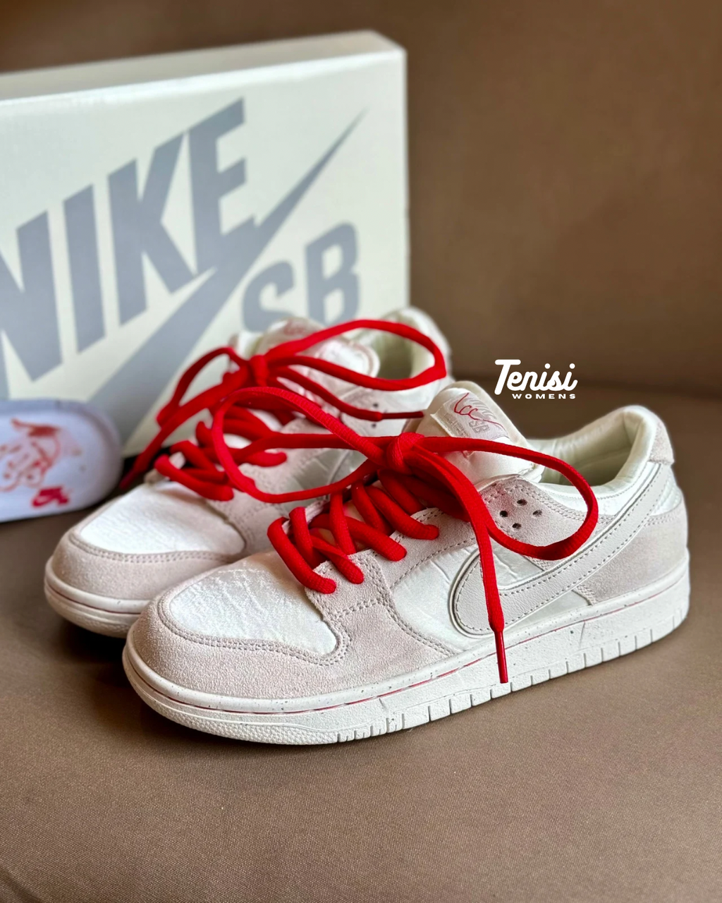 Nike Dunk Low Sb “Hilo rojo”
