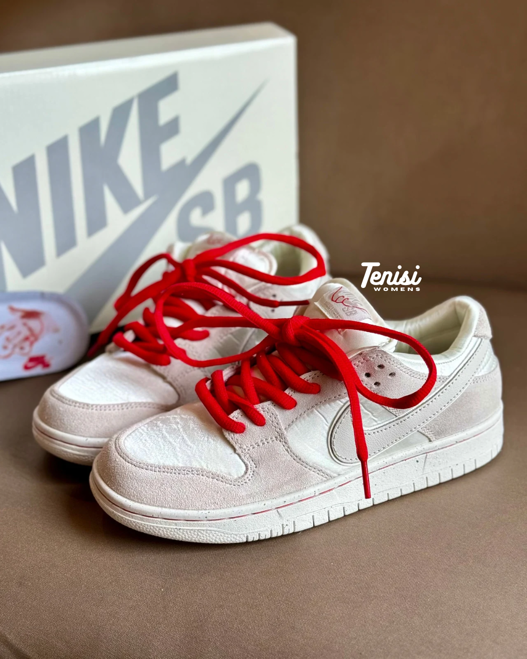 Nike Dunk Low Sb “Hilo rojo”