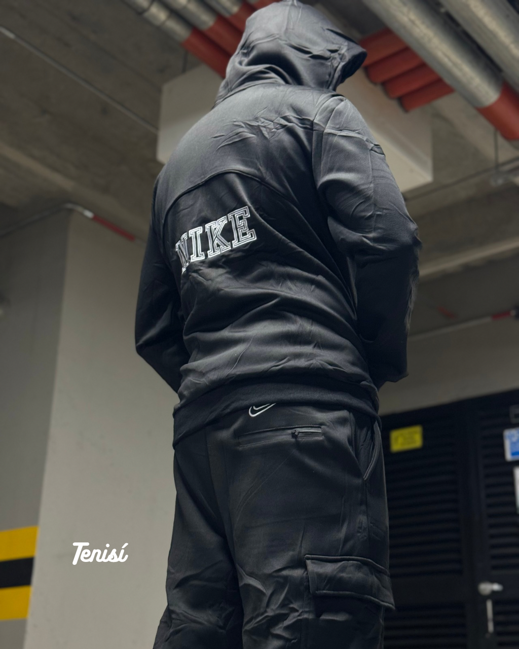 Conjunto Nike con Balaclava