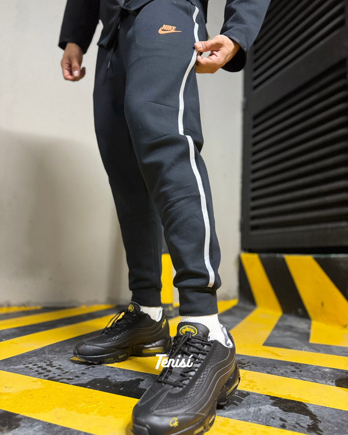 Nike Tech “Grey/Black” look 1