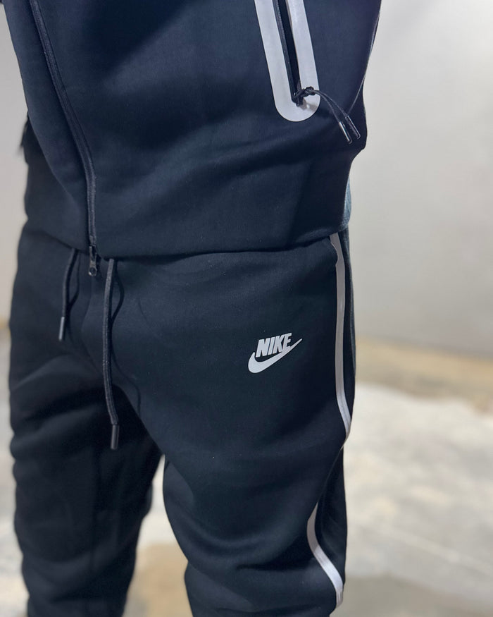Nike Tech Fleece Tracksuit Reflective "Black” look 2