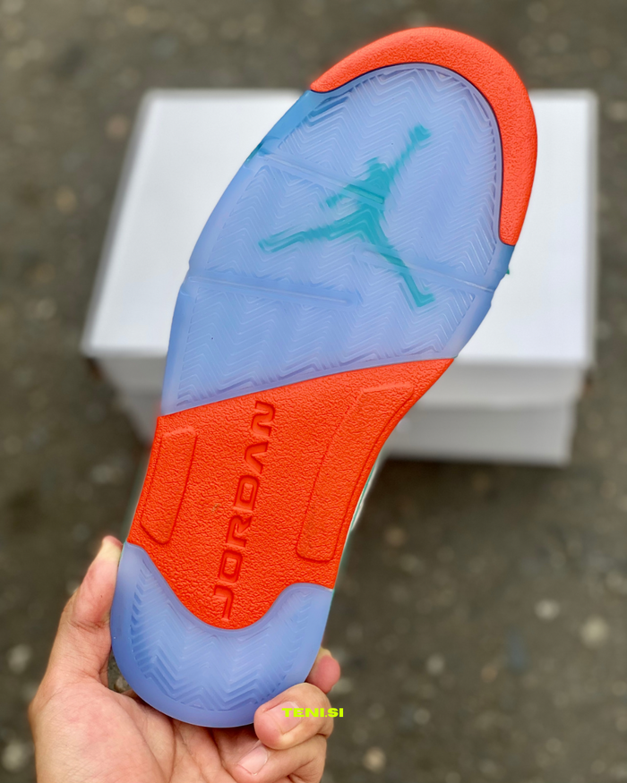 Air Jordan 5 retrô “Light Aqua”  look 3