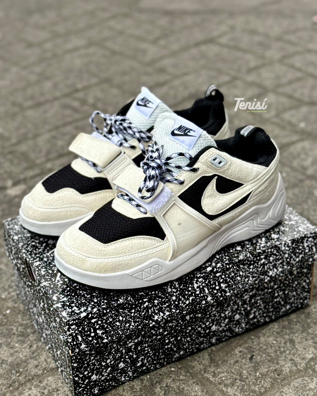 Nike Air Zoom “Cactus Jack Panda” x Travis Scott (Sample) · Tenisí