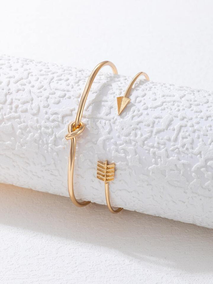 Brazalete de flecha anudado vintage para mujer look 1