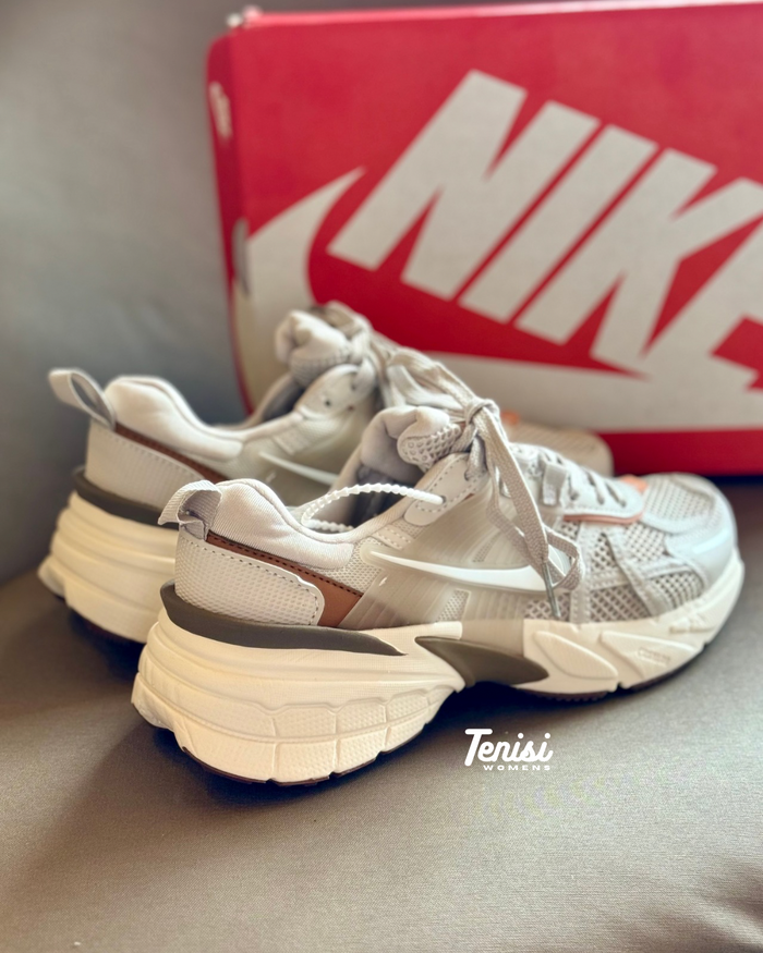 Nike V2K Run “Mocca” look 3