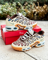 Nike Air Max Plus “Drift” vista 5