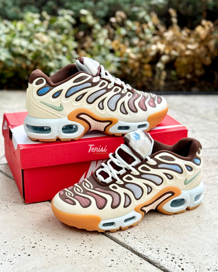 Nike Air Max Plus “Drift” look 4