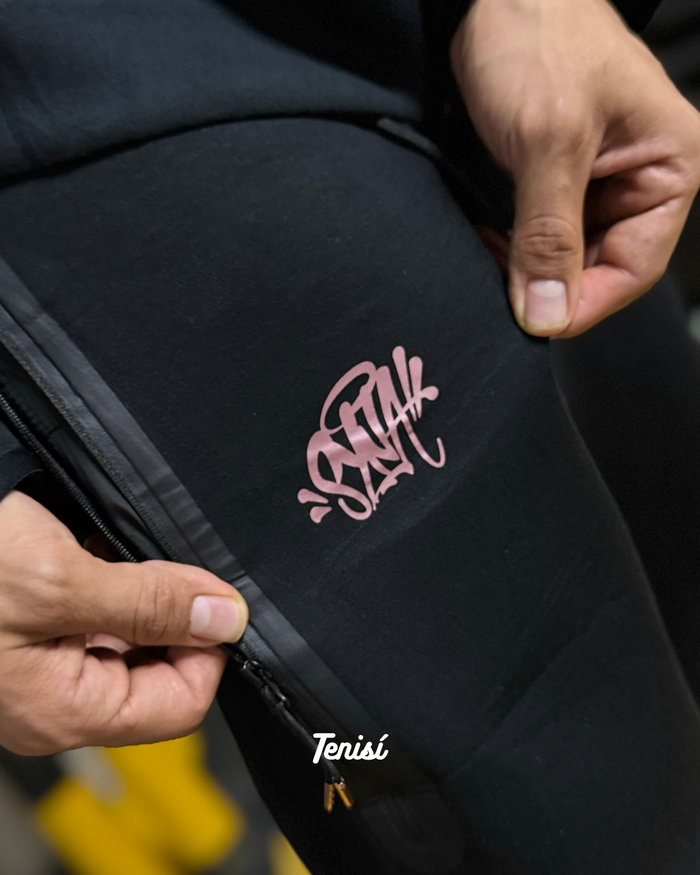 Nike Syna Tech Fleece Central Cee Black Gold look 3