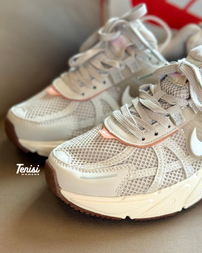 Nike V2K Run “Mocca” look 1