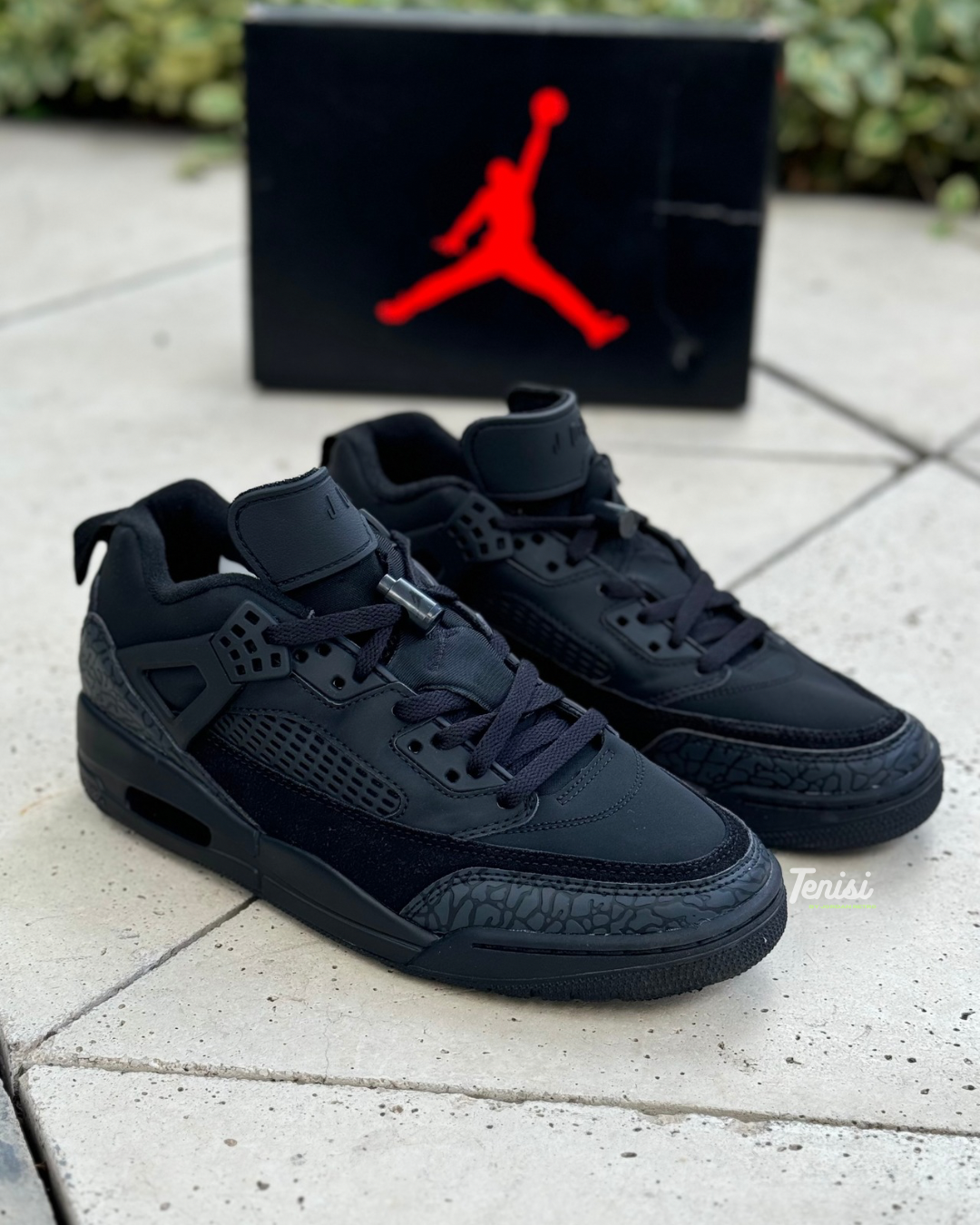 Jordan Spizike Low own “Black Cat”