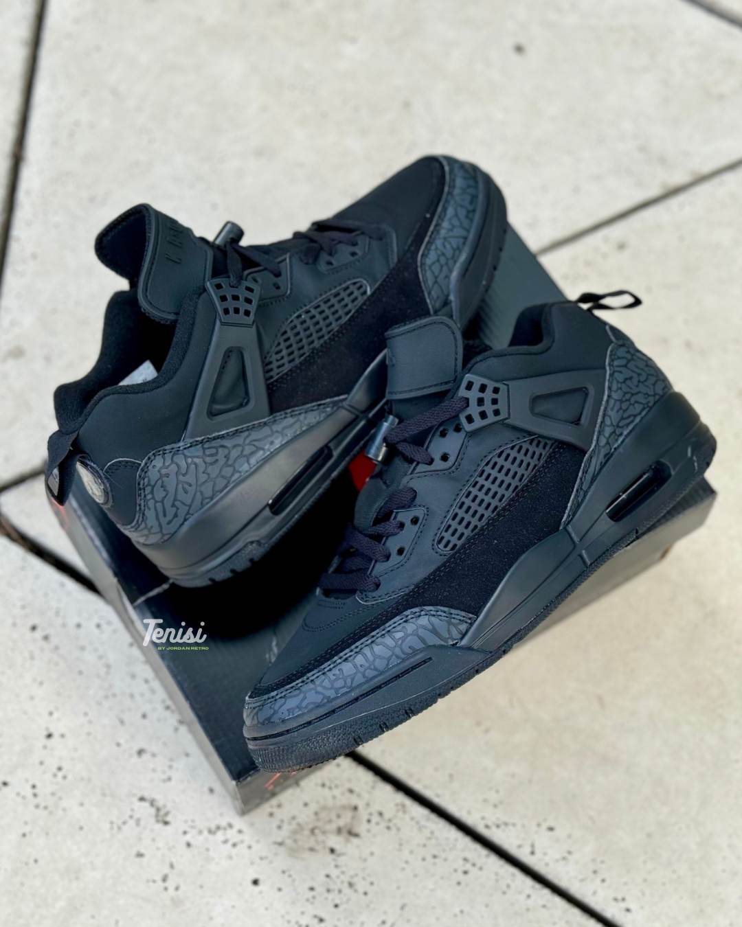 Jordan Spizike Low own “Black Cat”