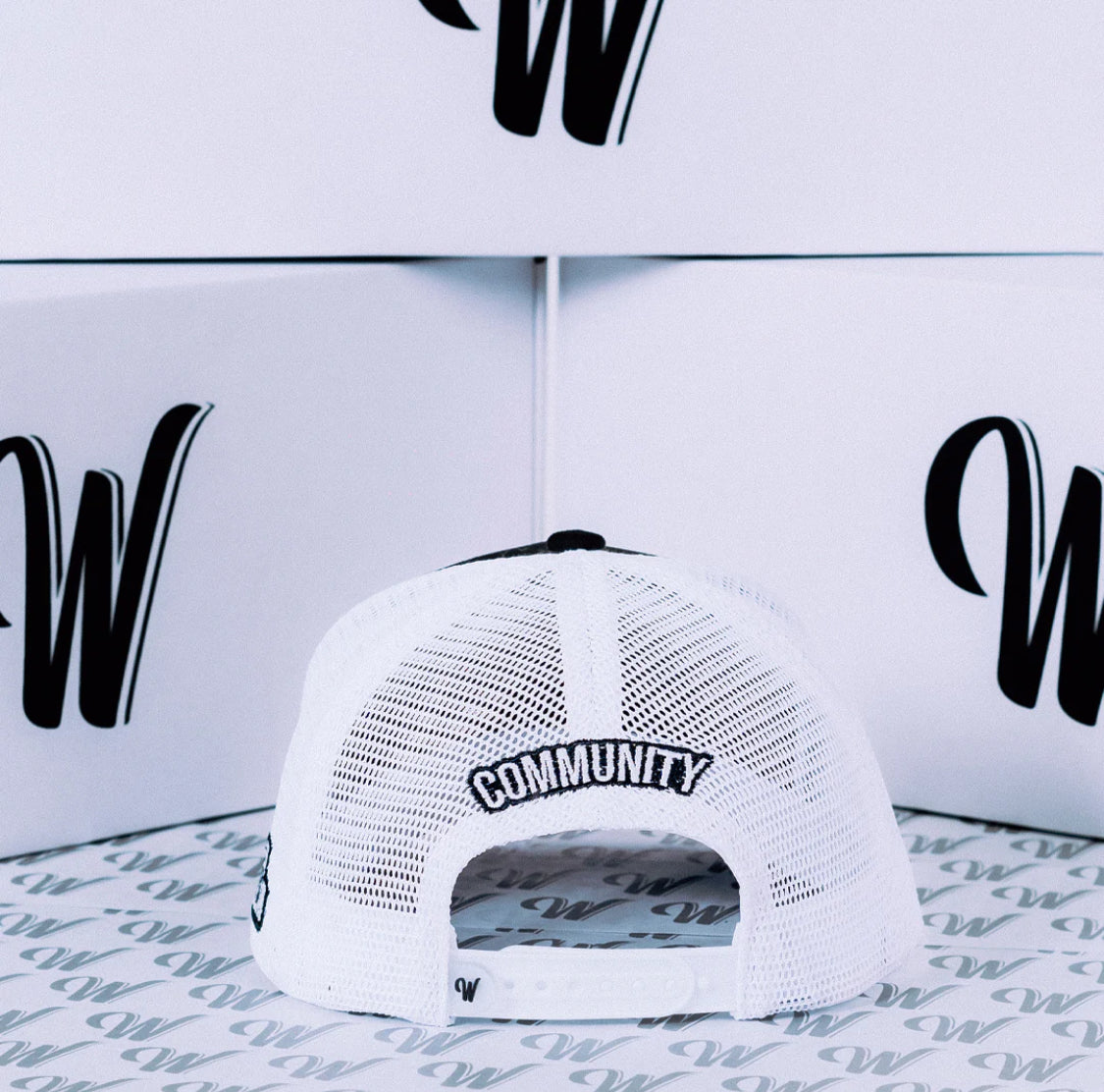 Wescol Cap “Classic Black and White” W merch