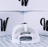 Wescol Cap “Classic Black and White” W merch vista 3