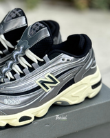 New Balance 1000 x Anime Leon Deor “Grey” vista 4
