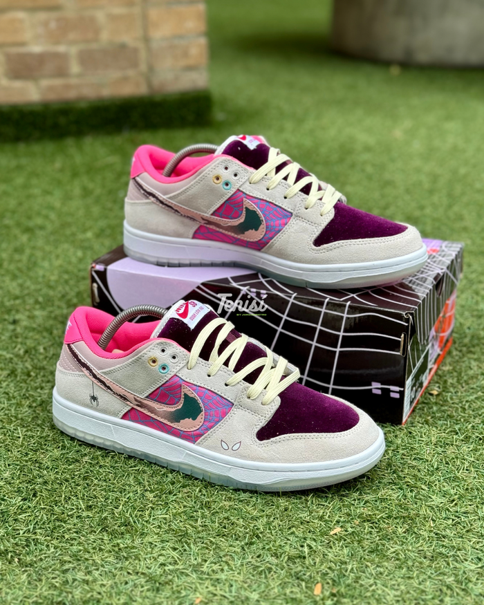Nike Dunk Low x Spider-Verse "Gwen Stacy" look 3