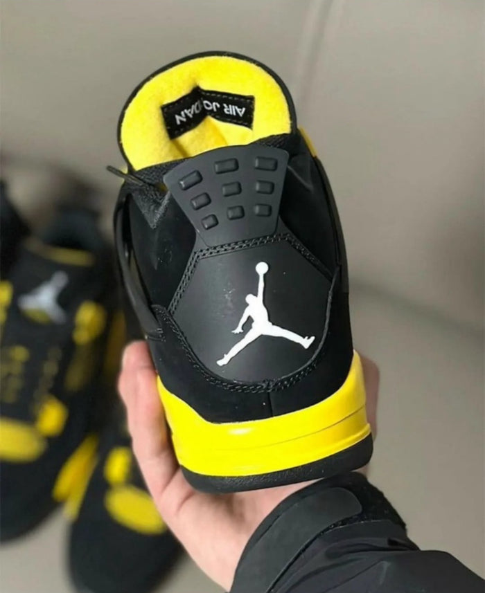 Air Jordan 4 “Thunder” look 1