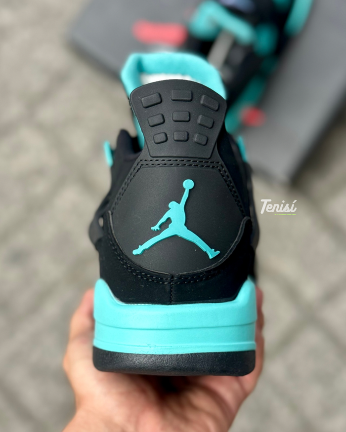 Air Jordan 4 “Blue Tifanny Thunder” look 5