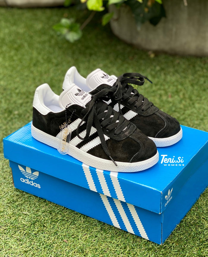 adidas Gazelle “Black” look 1