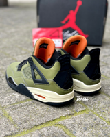 Air Jordan 4 “Undefeated” vista 3
