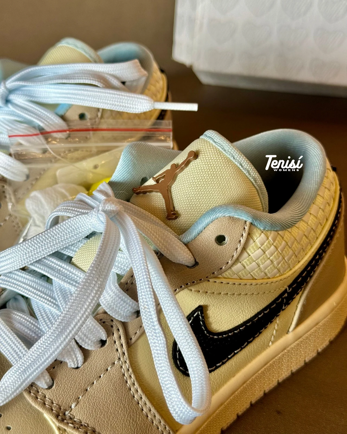 Air Jordan 1 Low Sanddrift look 5