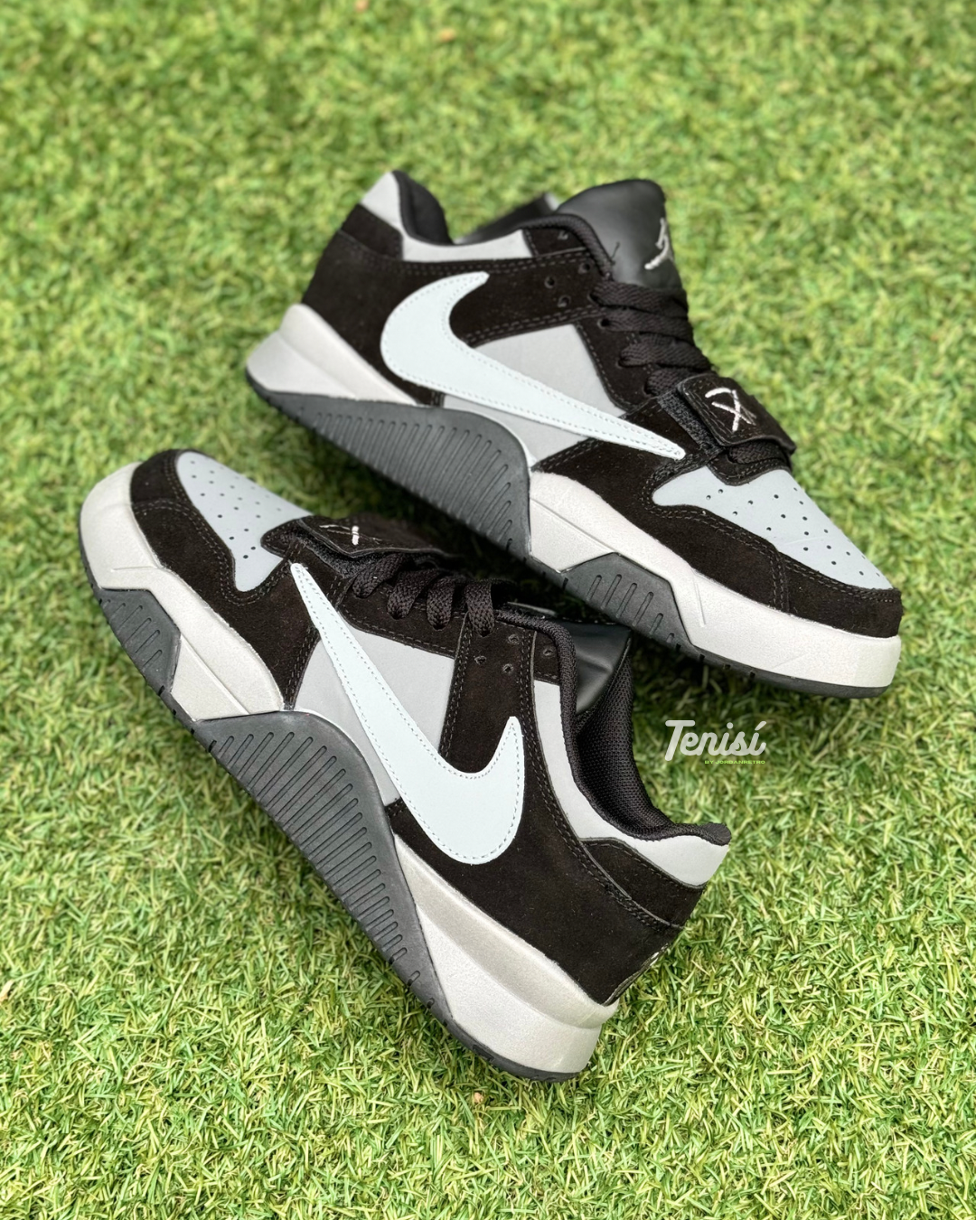 Jordan x Travis Scott “Black” (Sample)