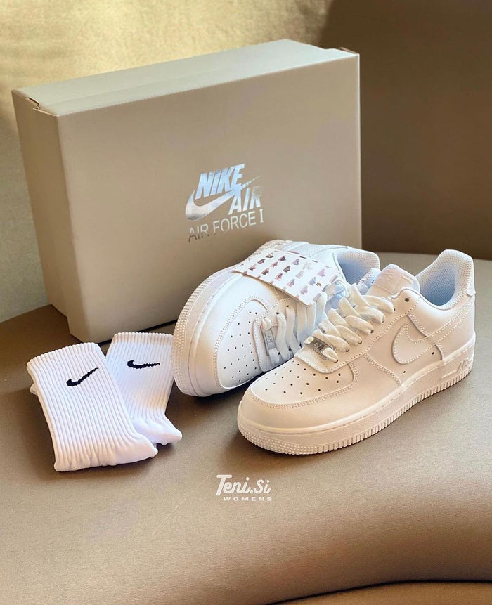Nike Air Force 1 Low “Triple White” look 1
